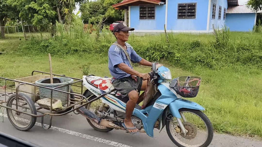 เปิดใจ 'ลุงวัน' ตระเวนอุดหลุมซ่อมถนนทั่วเมืองศรีสะเกษ