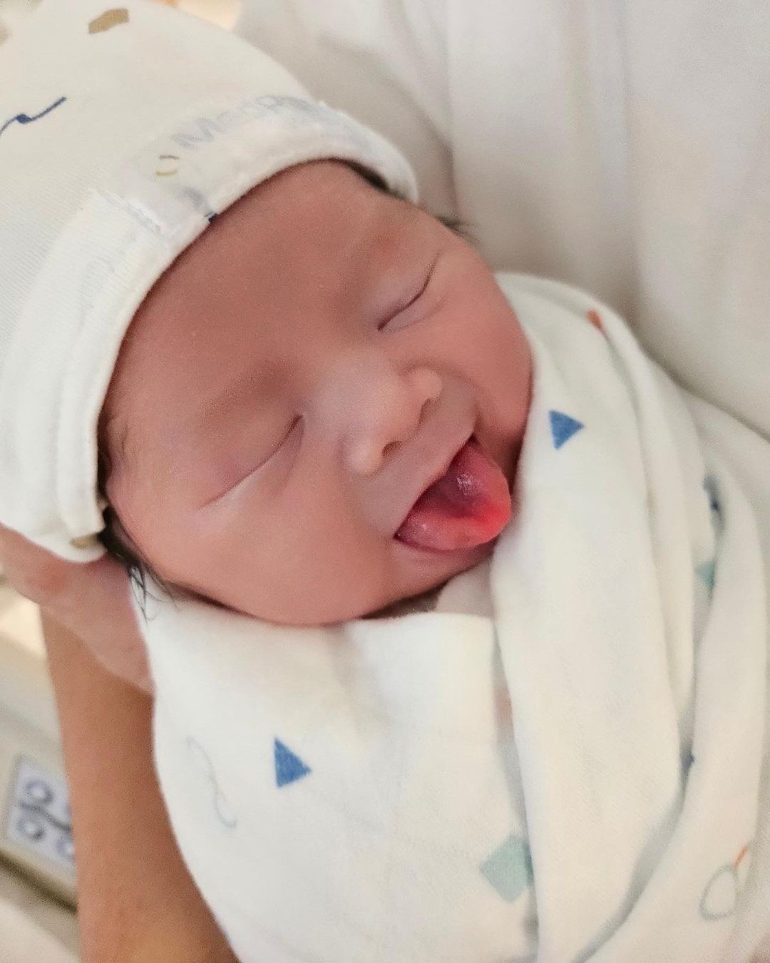 “แอร์ ภัณฑิลา” คลอดแล้ว! ได้ลูกสาวชื่อ “น้องฑิลาร์”
