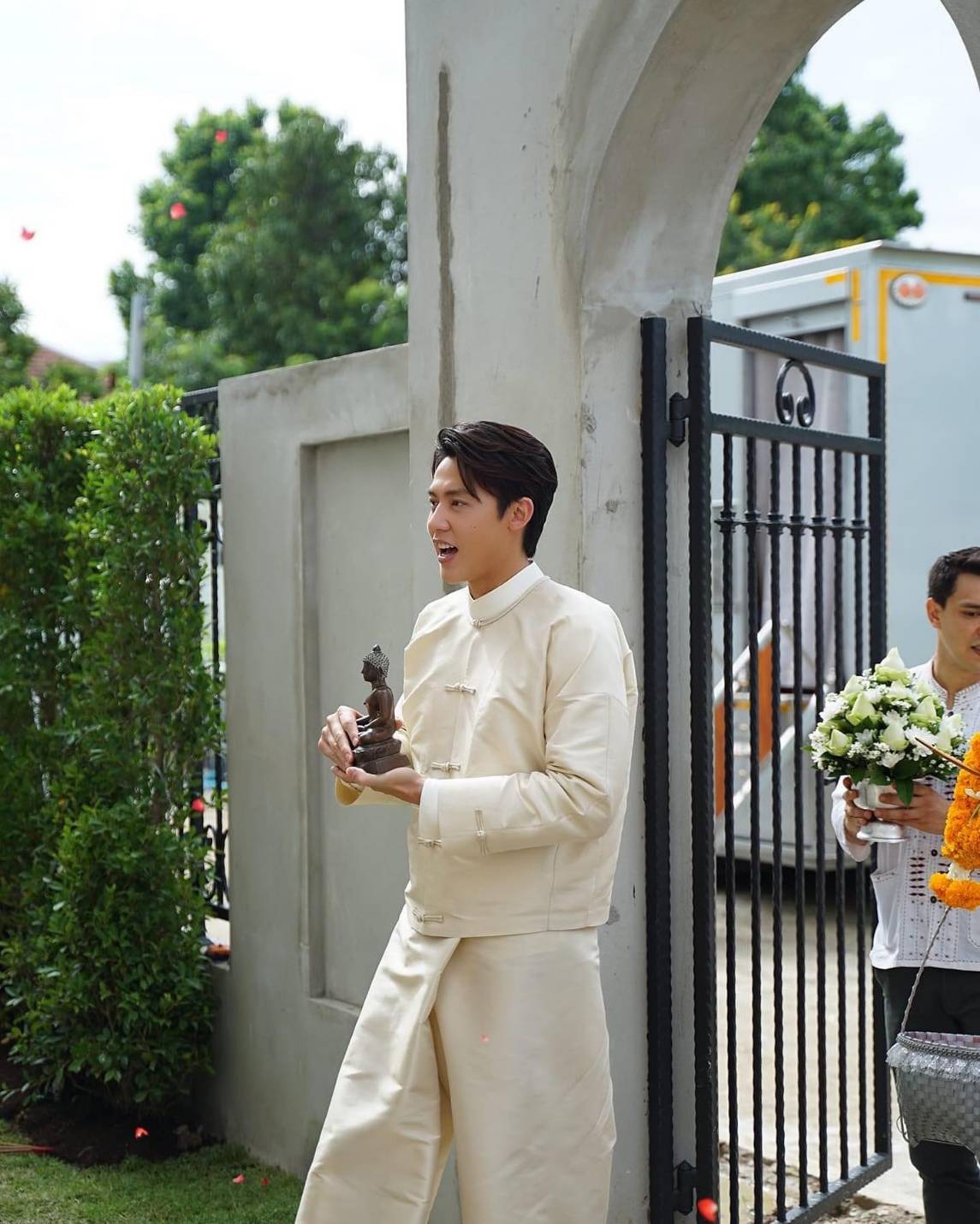หล่องามแต๊ๆ! “หมาก-คิม” เข้าพิธีหมั้น-ทำบุญเรือนหอแบบล้านนา