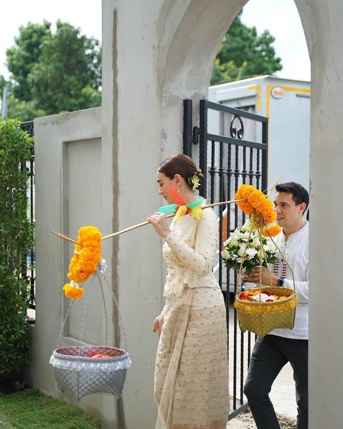 หล่องามแต๊ๆ! “หมาก-คิม” เข้าพิธีหมั้น-ทำบุญเรือนหอแบบล้านนา