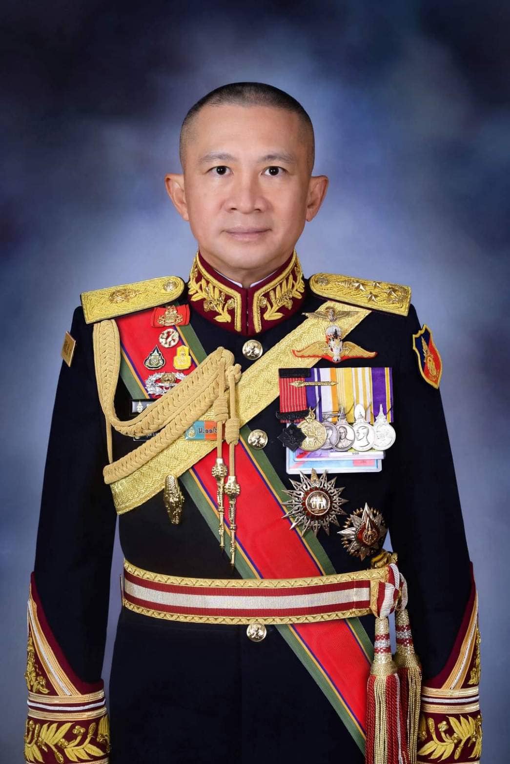 โปรดเกล้าฯ 4 ผบ.เหล่าทัพ "พล.อ.เจริญชัย หินเธาว์" ผู้บัญชาการทหารบก