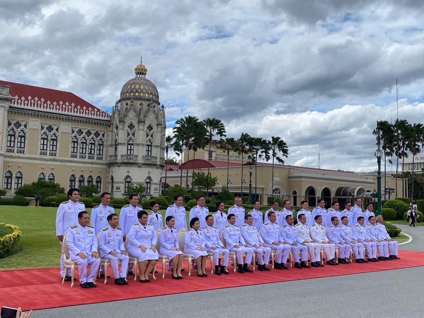 ครม.เศรษฐา1 ถ่ายภาพหมู่หน้าตึกไทยคู่ฟ้า
