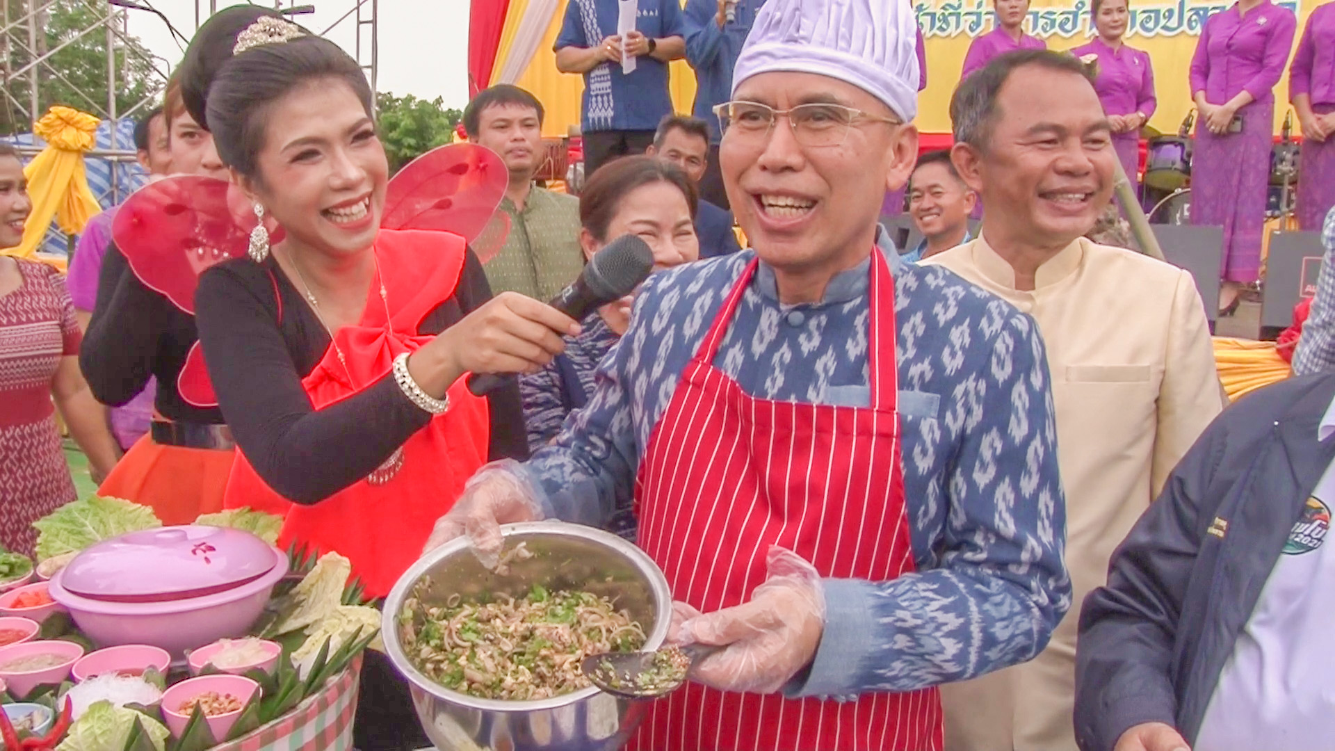 ที่เดียวในโลก! เทศกาลกินต่อหัวเสือ โชว์พิซซ่า ชูชิ ตัวต่อ ทึ่งรังต่อราคาเป็นหมื่น