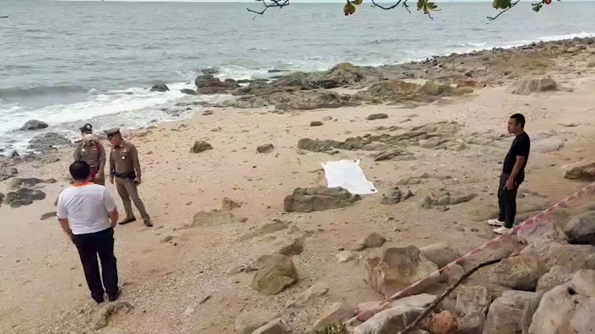 นร.พยาบาล ดับปริศนาริมหาดเขาสามมุข พบตัดพ้อป่วยรักษาไม่หาย ตำรวจคาดฆ่าตัวตาย