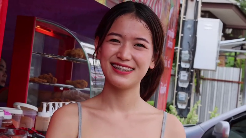 “น้องอั้มแม่ค้าทุเรียนสุดแซ่บ” กลับมาทวงบัลลังก์ความเซ็กส์ซี่อีกครั้ง หลังหมดหน้าทุเรียน