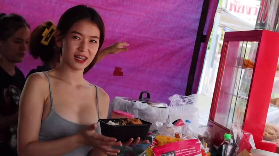 “น้องอั้มแม่ค้าทุเรียนสุดแซ่บ” กลับมาทวงบัลลังก์ความเซ็กส์ซี่อีกครั้ง หลังหมดหน้าทุเรียน