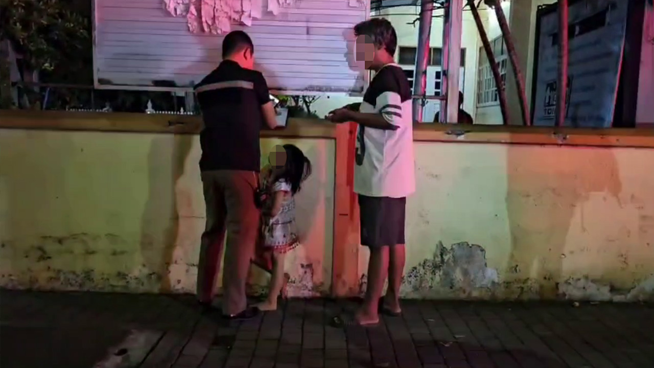 กระบะชนสาวเก็บของเก่า ร่างเละ – ไส้ทะลัก ลากศพไกลเกือบ 100 เมตร ดับอนาถตอนเช้ามืด