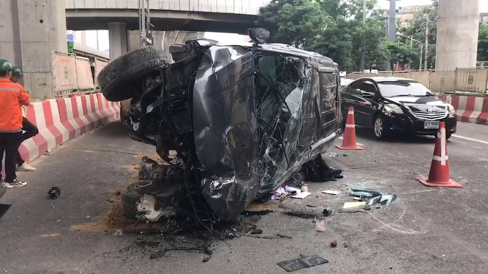สิ้นอดีต สจ.ประจวบฯ ขับปาเจโร่วูบหลับในชนแบริเออร์ขณะไปหาหมอ