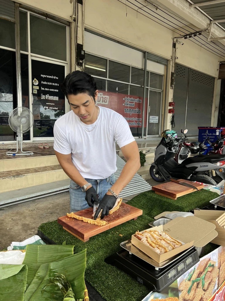 ฟัง! “อาร์ต พศุตม์” เคลียร์ดราม่าหมูกรอบขายดีอยู่ร้านเดียว เพราะเป็นดารา