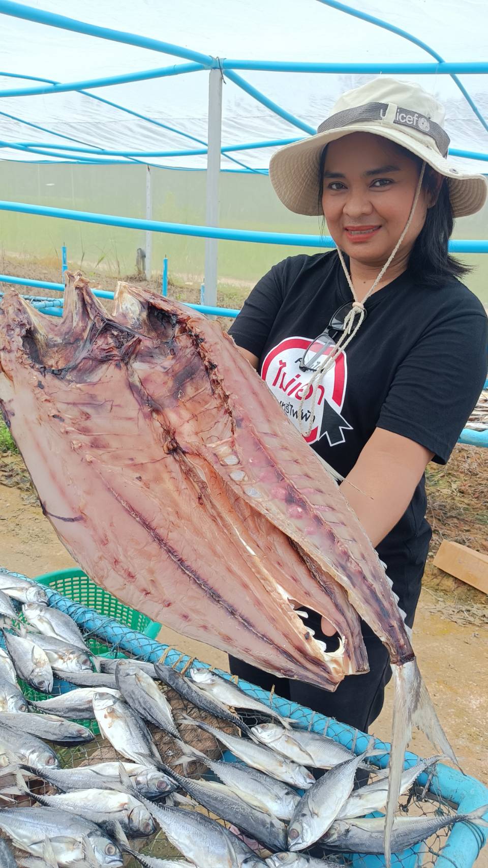 ท้าลองชิม! 'ปลาเค็มกางมุ้ง' ชาวต่างชาติต้องซื้อกลับประเทศ