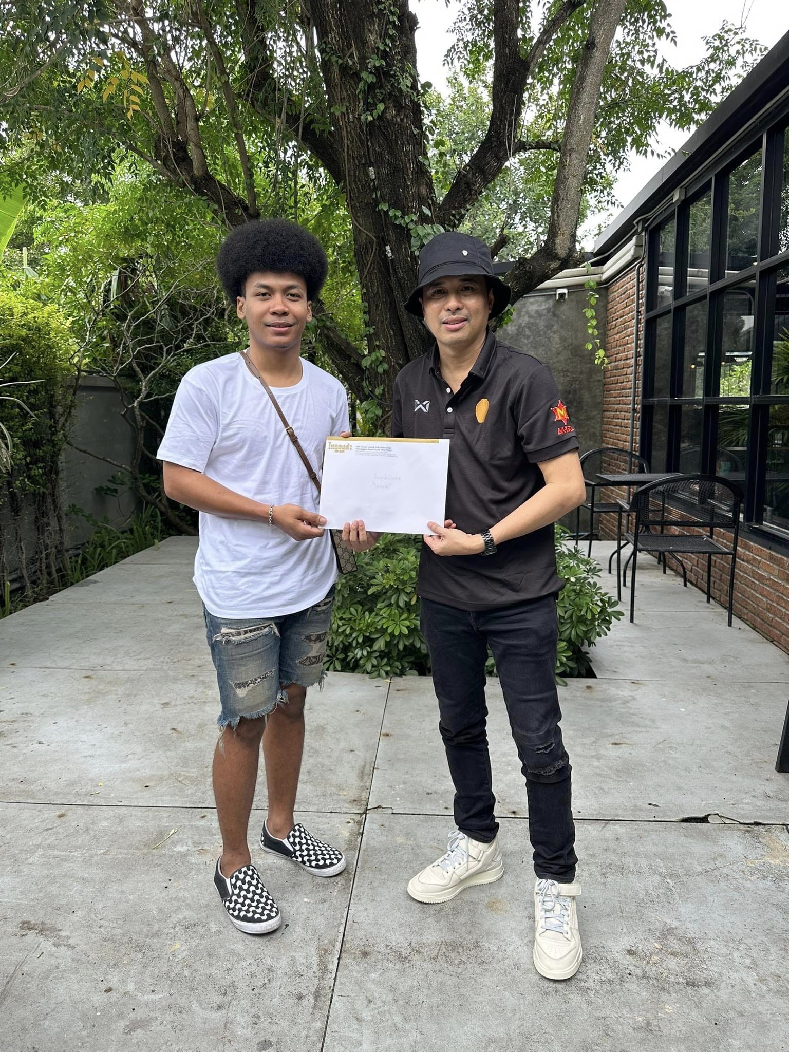 ดีลฟ้าแลบ! "ประจักษ์ชัย" คว้าตัว "โชค" เซ็นสัญญาค่าย "ไหทองคำ"