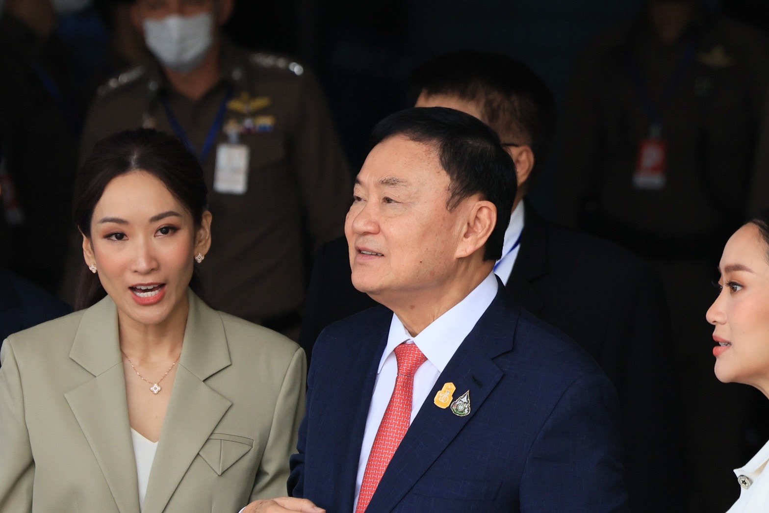 'ทักษิณ' ได้รับพระราชทาน 'อภัยลดโทษ'