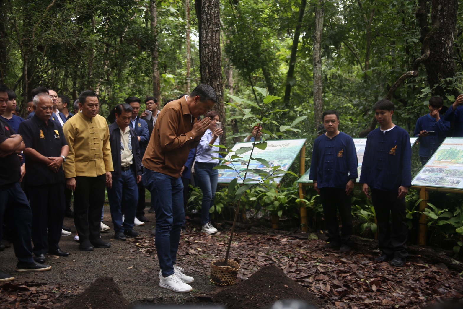 นายกฯ อวยพร 'พิธา' หลังประกาศลาออกจากตำแหน่งหัวหน้าพรรค