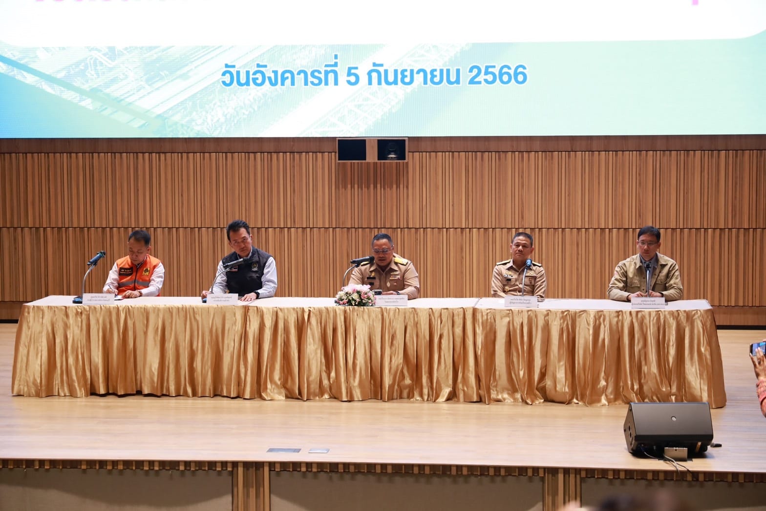 เฝ้าระวัง 5 จุดน้ำมันดิบรั่วทะเลศรีราชา