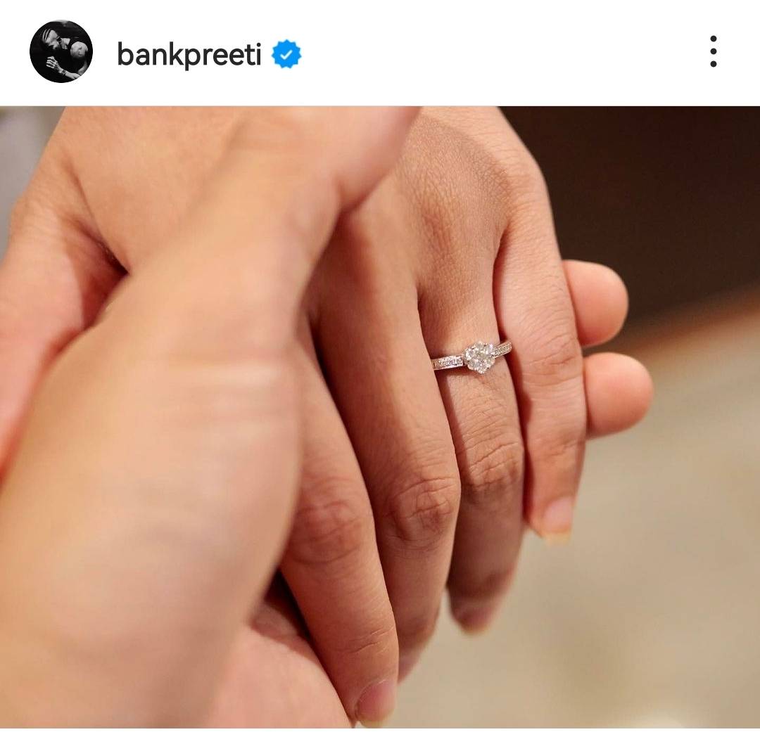 จ่อสละโสด! "แบงค์ ปรีติ" สวมแหวนนิ้วนางข้างใส่ให้หวานใจ แฟนคลับแห่ยินดี