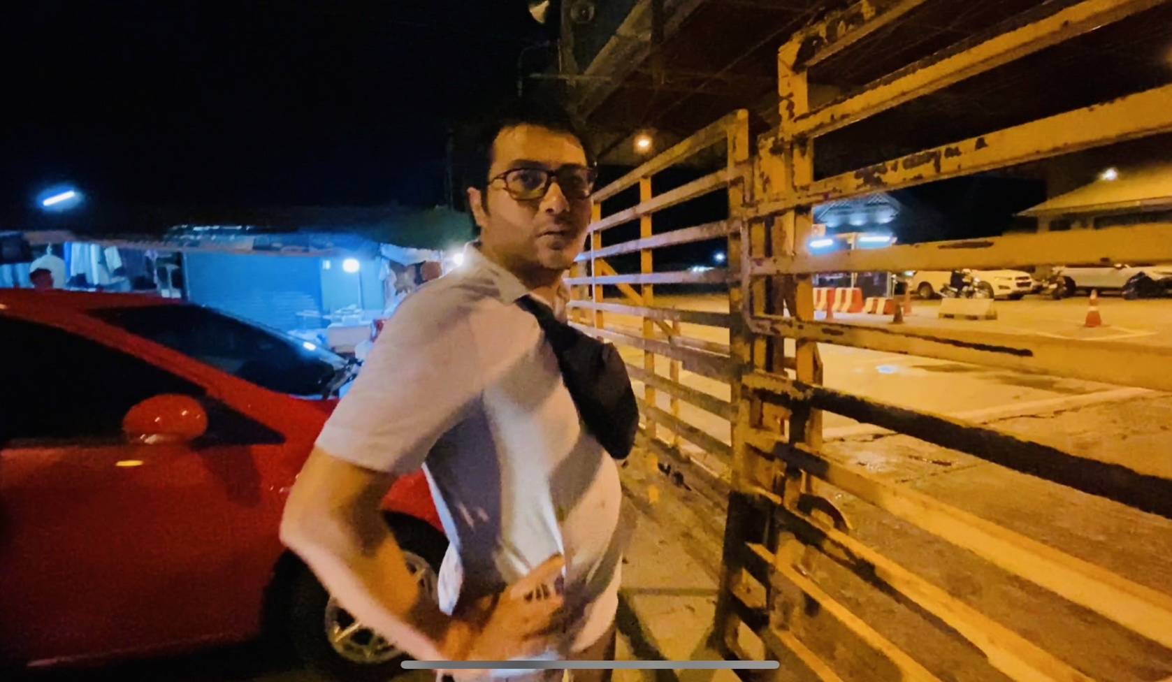 300 ชีวิต ติดหน้าด่านสะเดาหลังจากด่านปิดมาเลเซียปิดทำการต่อหน้า หลายครอบครัวต้องนอนค้างในรถ