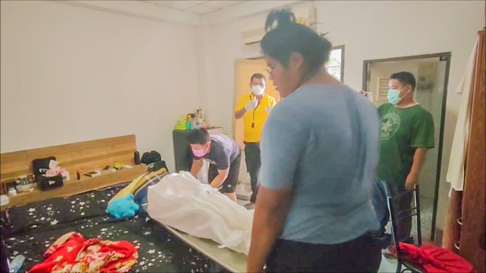 วัยรุ่นสาวโจ๋เล่นโปรเกินขนาดช็อกตายคาหอพักเพื่อนชาย
