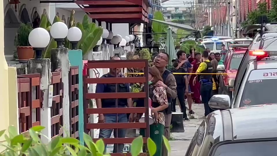 มอบตัวแล้ว! ผัวยิงเมียสาหัส ล็อคตัวเองอยู่ในบ้าน สารภาพอยากยิงตัวตาย