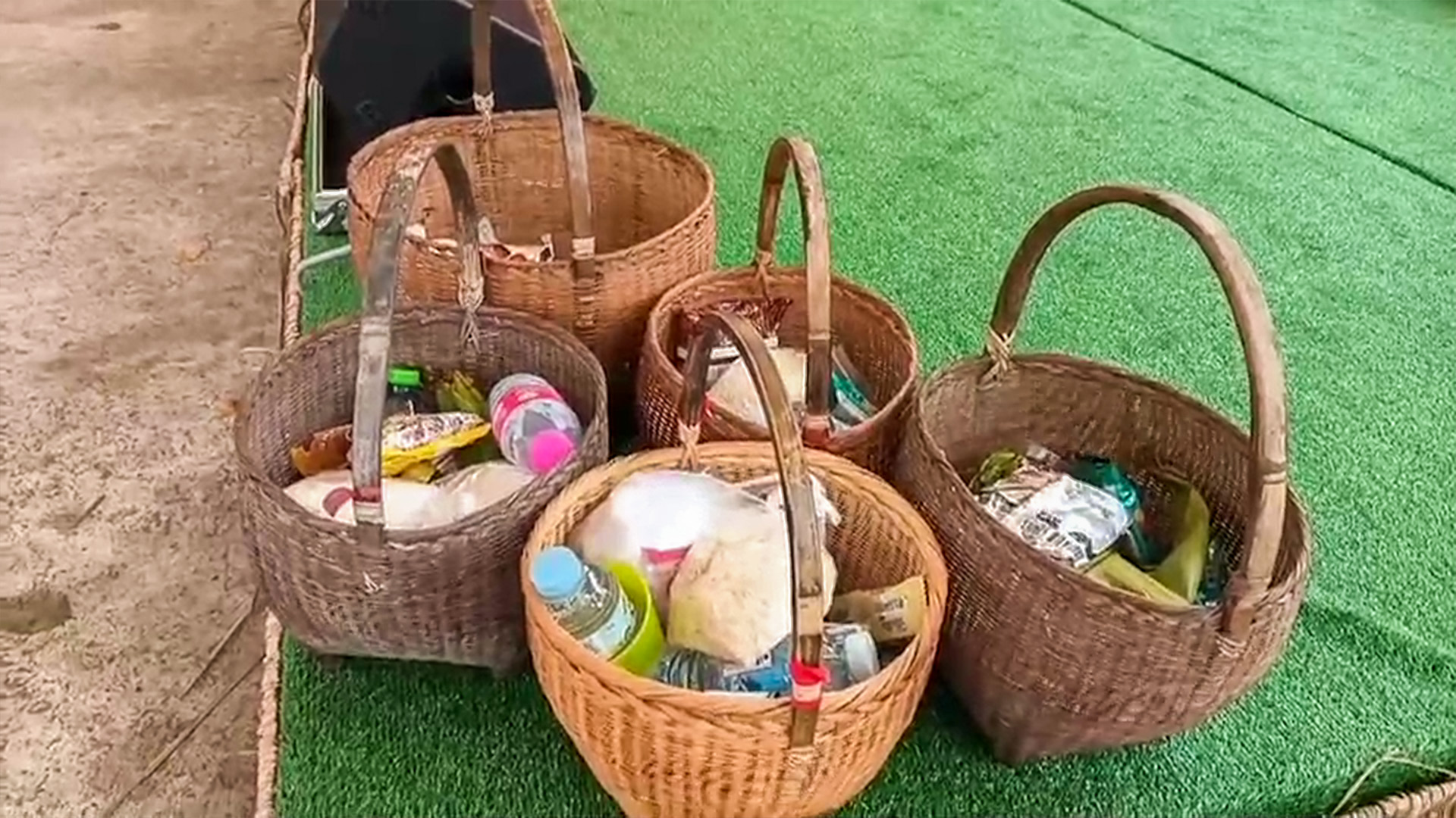 เปิดประตูนรกปล่อยผีสุ่ม ร่วมบุญข้าวสาก