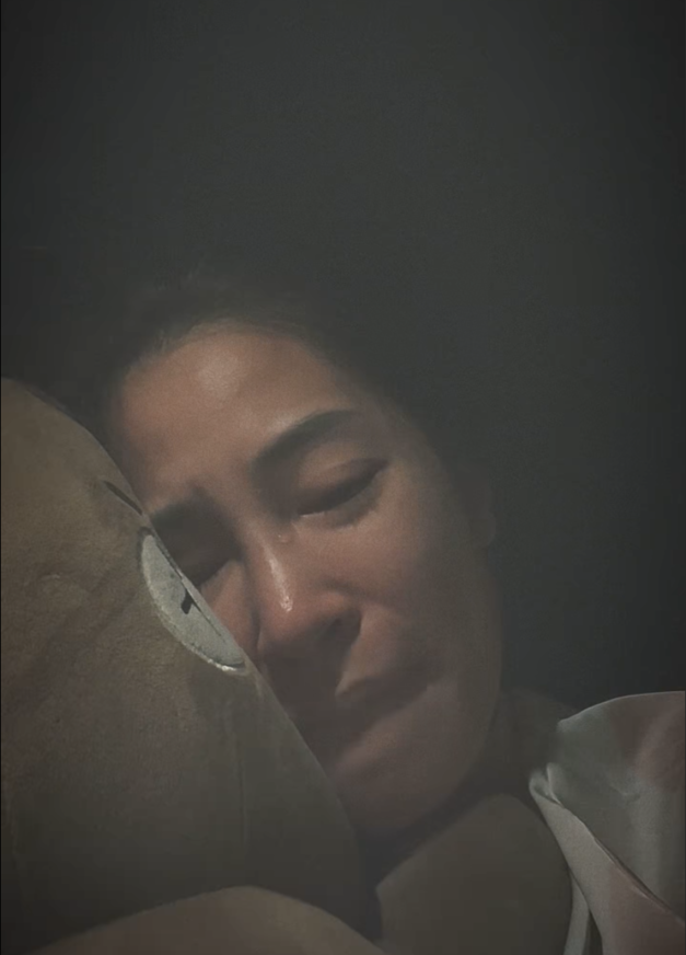 "พลอย พลอยพรรณ" โพสต์คลิปร้องไห้หนัก หลังเจอปัญหารุมเร้า จนป่วยเป็นซึมเศร้า!