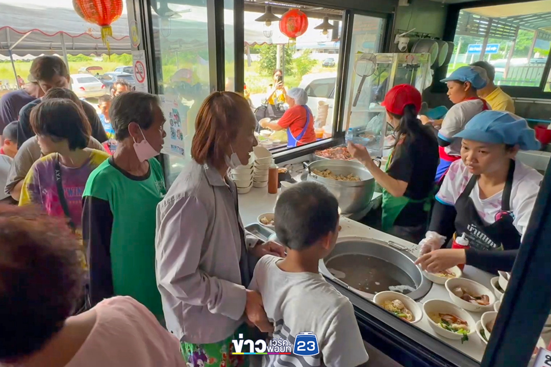 “ก๋วยเตี๋ยวบ้านพ่อ” กินฟรี 13 ต.ค. น้อมรำลึกในหลวง ร.9