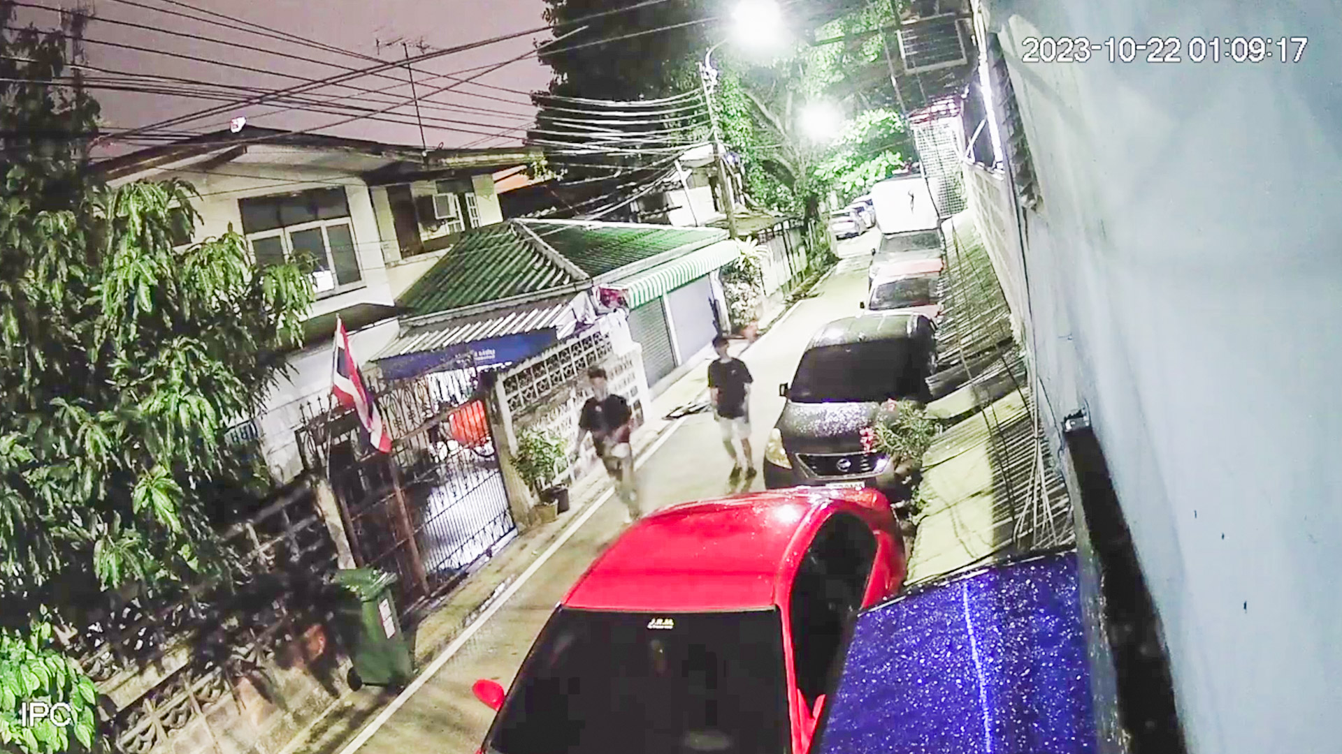 คนร้ายรัวกระสุนกลางชุมชนโดนรถชาวบ้านเสียหายต่างหวั่นความปลอดภัยวอนตำรวจเร่งล่าตัว