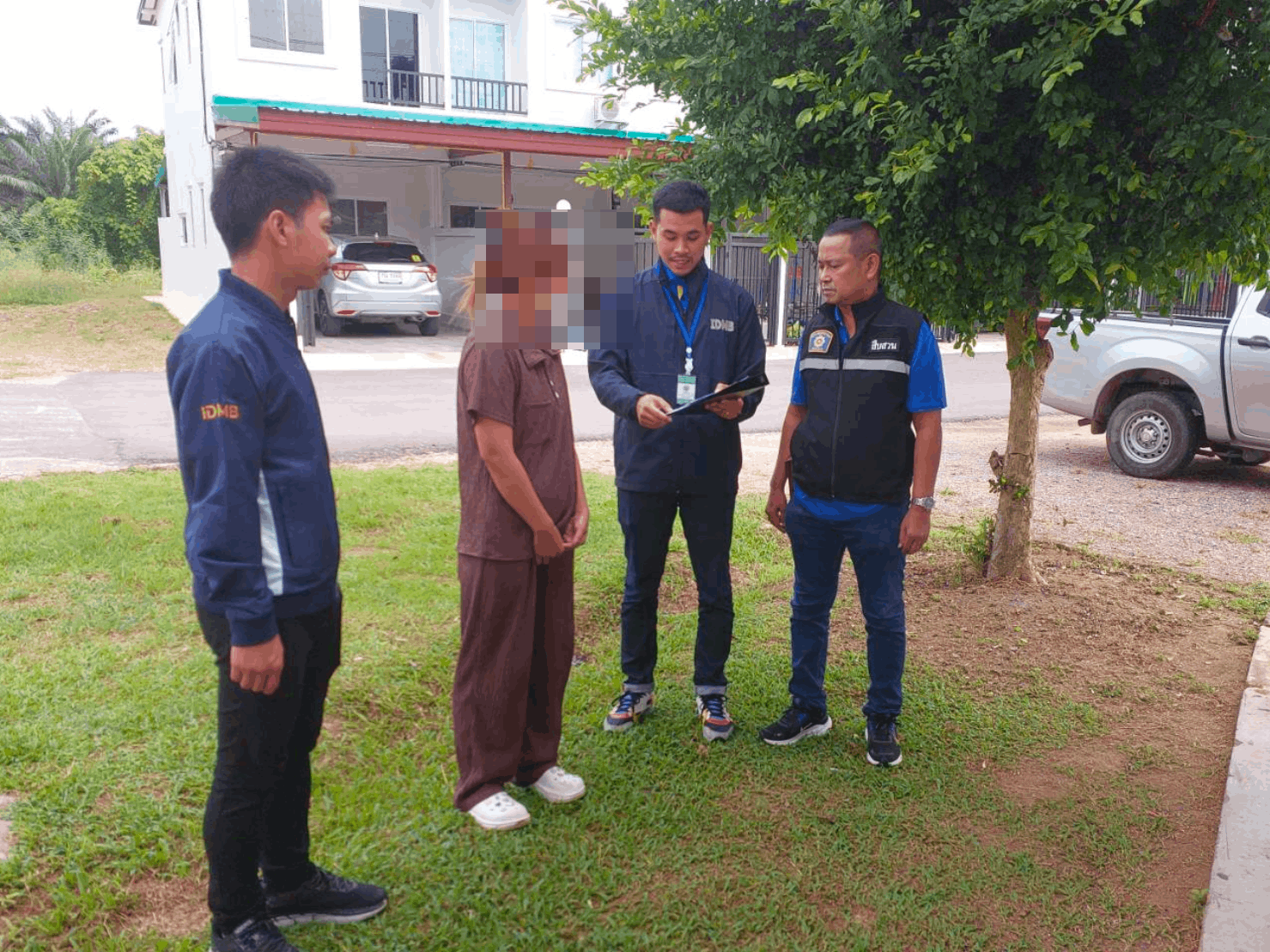 ตำรวจคุมตัวผู้ต้องหาขายปืนและกระสุนปืนให้เด็กชายอายุ 14 ปี ฝากขัง พร้อมคัดค้านประกันตัว ขณะที่การขยายผลจับผู้ต้องหาเพิ่มอีก 3 ราย