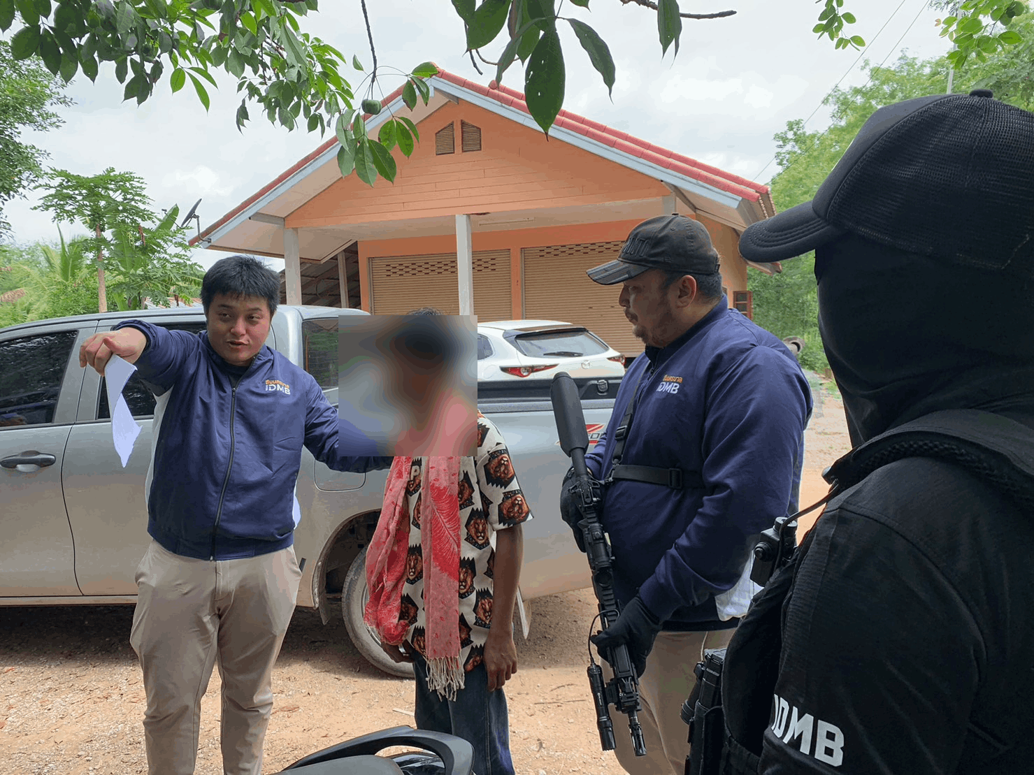 ตำรวจคุมตัวผู้ต้องหาขายปืนและกระสุนปืนให้เด็กชายอายุ 14 ปี ฝากขัง พร้อมคัดค้านประกันตัว ขณะที่การขยายผลจับผู้ต้องหาเพิ่มอีก 3 ราย