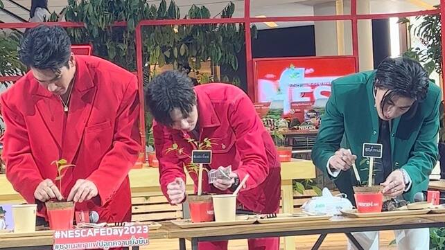 "ณเดชน์-กลัฟ-ต่อ -หนุ่ม-แจม" คนหล่อรักษ์โลกตัวจริง!