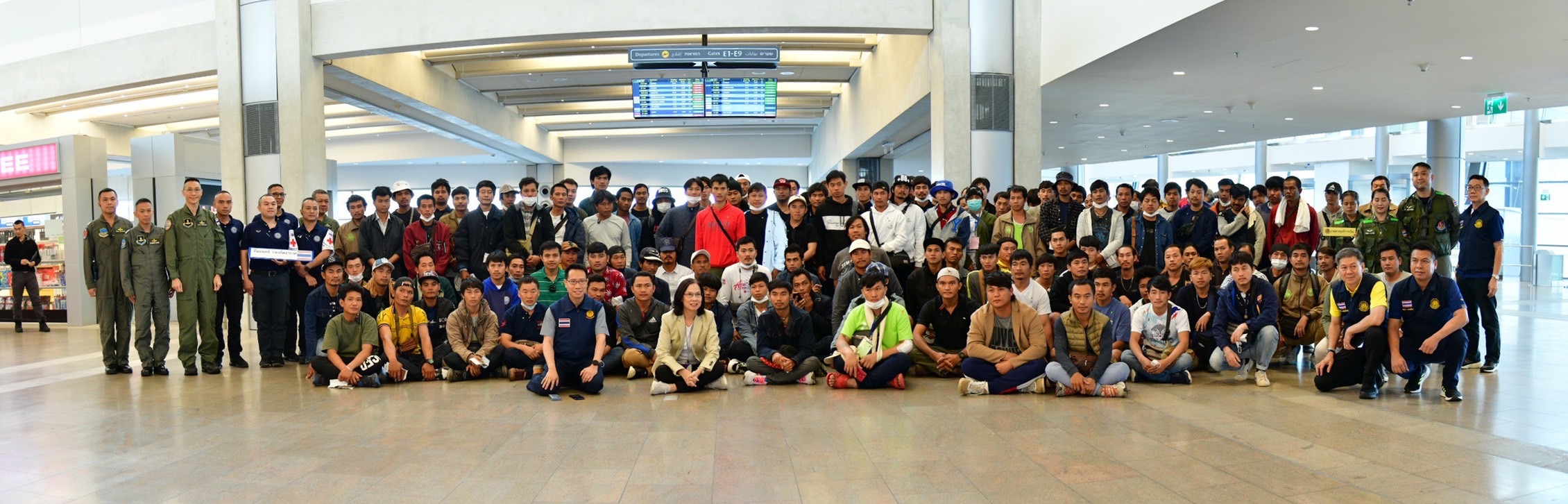 เครื่องบิน ทอ.เที่ยวบินแรก พา 130 แรงงานไทยถึงบ้าน