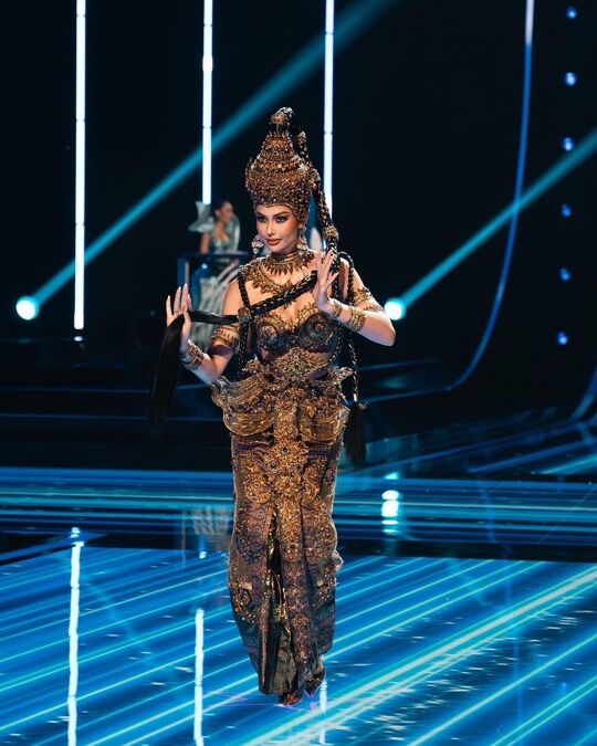"แอนโทเนีย" สวยสะดุดในชุดประจำชาติ "เทพธิดาอาณาจักรอยุธยา"