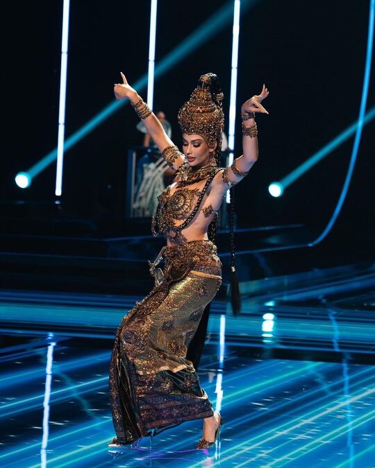 "แอนโทเนีย" สวยสะดุดในชุดประจำชาติ "เทพธิดาอาณาจักรอยุธยา"