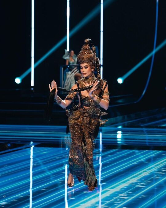 "แอนโทเนีย" สวยสะดุดในชุดประจำชาติ "เทพธิดาอาณาจักรอยุธยา"