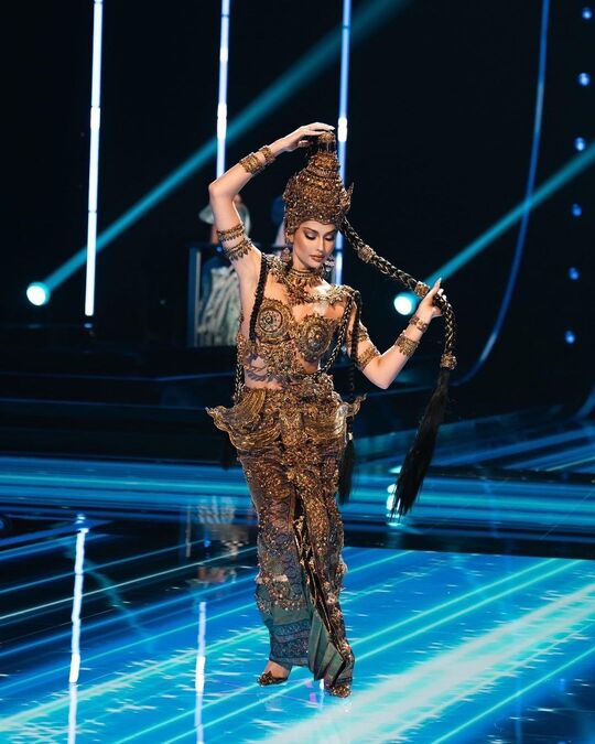 "แอนโทเนีย" สวยสะดุดในชุดประจำชาติ "เทพธิดาอาณาจักรอยุธยา"