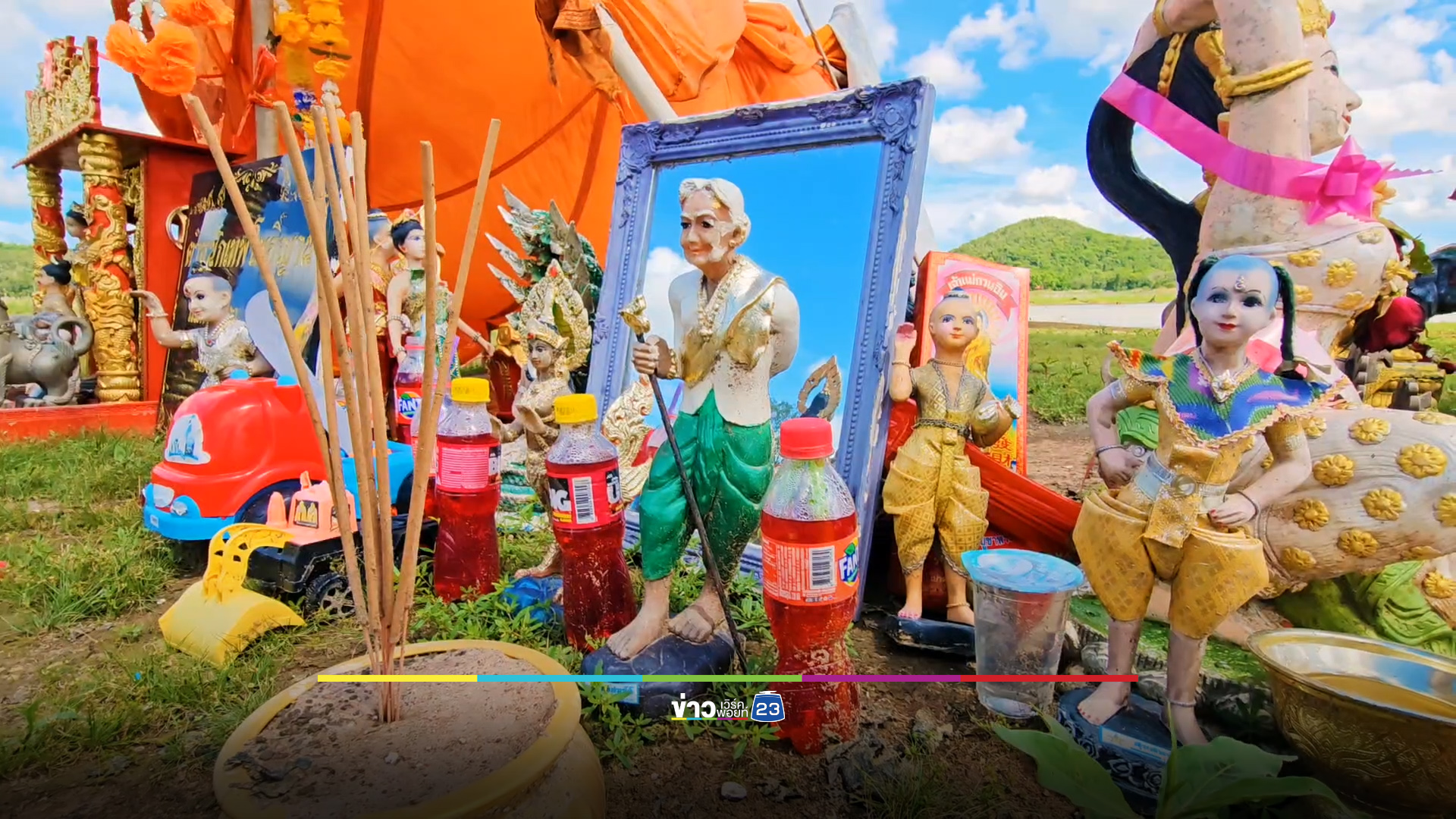 ชาวบ้านงง อยู่ดีๆ มี “ตำหนักเทพ” โผล่กลางอ่างเก็บน้ำ