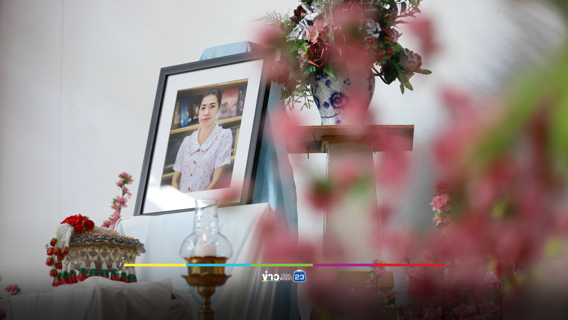 ลูกศิษย์-เพื่อนครูสุดอาลัย วางดอกไม้รำลึก “ครูเจี๊ยบ”