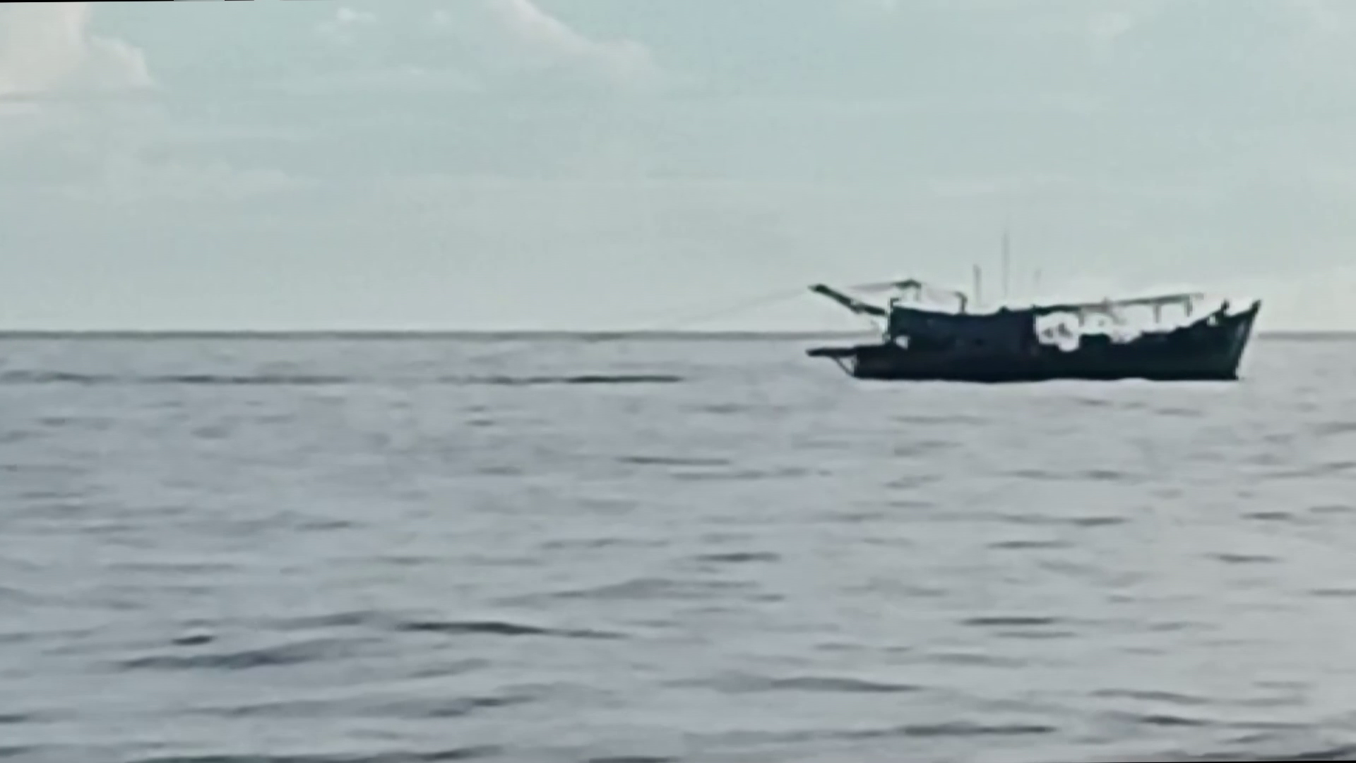 กองเรือประมงเวียดนามนับร้อยลำยึดหน้าอ่าวนครศรีธรรมราช ลักลอบทำประมงเสรี เคยแจ้งไปยังกองทัพเรือแล้วยังเฉย - ทำประมงต่อเนื่องนับเดือนแล้ว