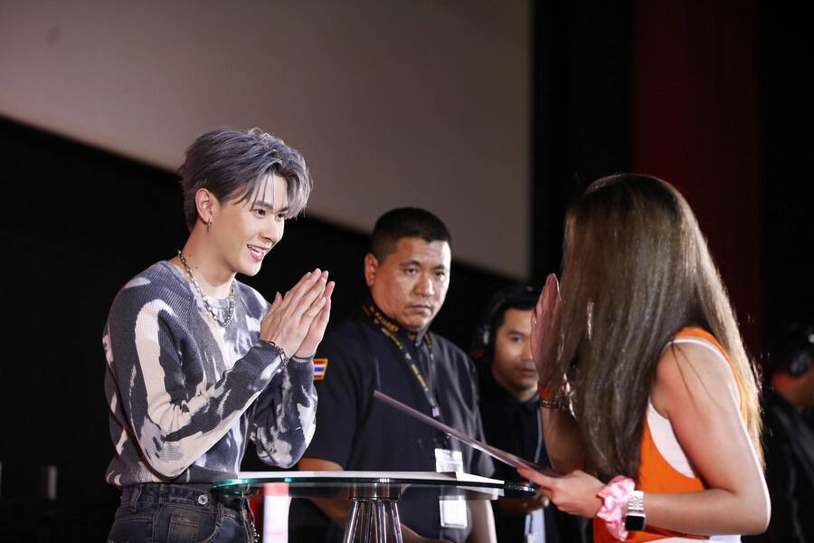 งานแฟนมีต "แจ๊คกี้ จักริน" ทำเหล่าทไวไลท์ฟินจัดระดับพิกเซล!