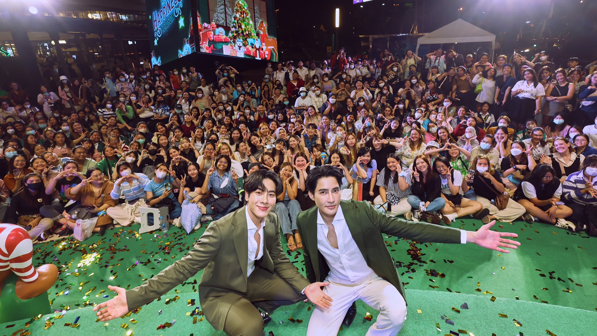 ฉลองเทศกาลแห่งความสุขเมกาบางนาเปิดไฟประดับต้นคริสต์มาสยักษ์สูง 12 เมตร