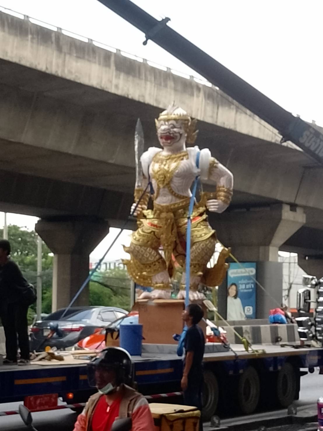 ถึงที่หมายแล้ว "รูปปั้นยักษ์(กุมภกรรณ)พร้อมทั้งหนุมาน"