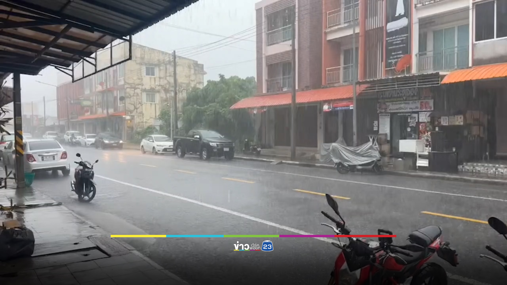 ฝนถล่มเมืองคอน 3 วัน น้ำป่าคีรีวงหลากทะลัก