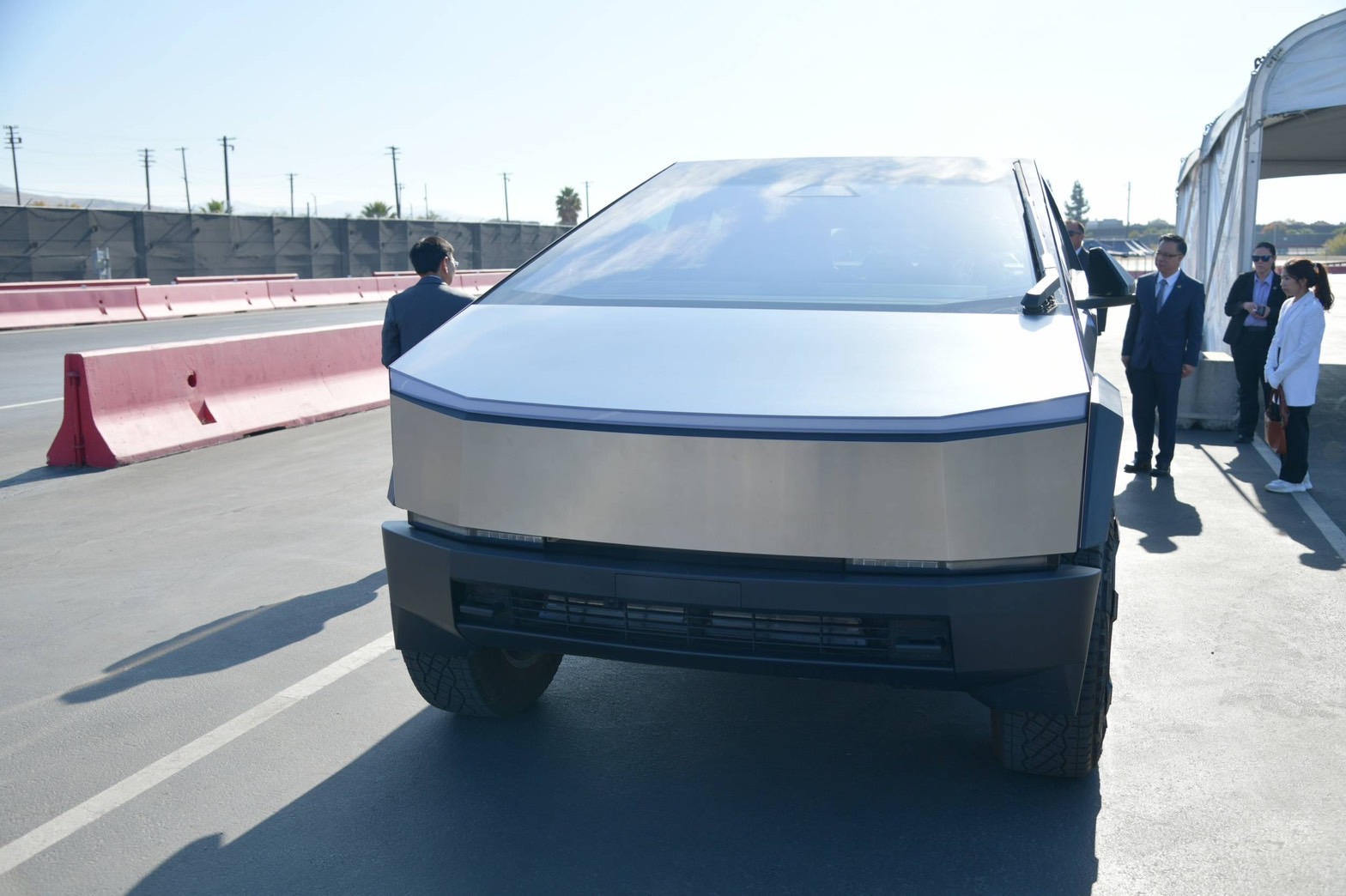 นายกฯ หวังปีหน้าเทสล่า (Tesla) เข้ามาตั้งโรงงานในไทย หลังยอดจอง 'Cyber truck' ทุบสถิติรถเทสล่าทุกรุ่น