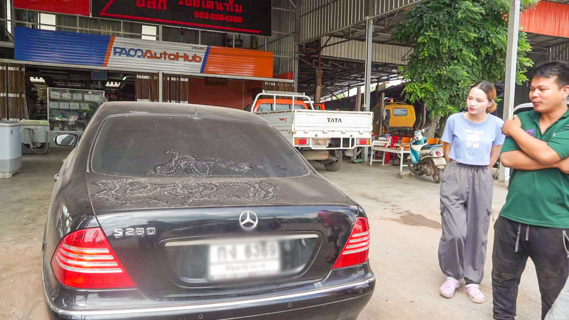 พบรอยปริศนาท้ายรถเบนซ์ เชื่อพญานาคอาจมาให้โชค