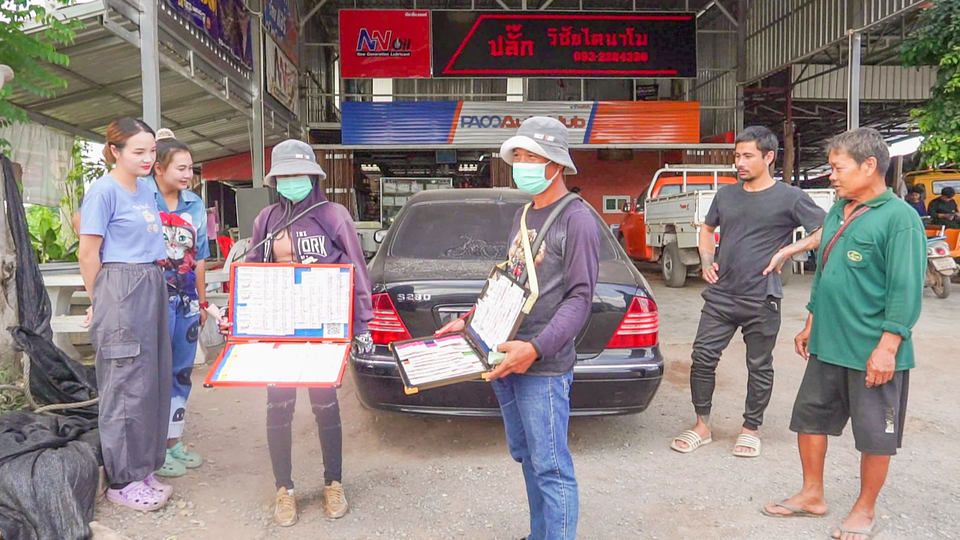 พบรอยปริศนาท้ายรถเบนซ์ เชื่อพญานาคอาจมาให้โชค