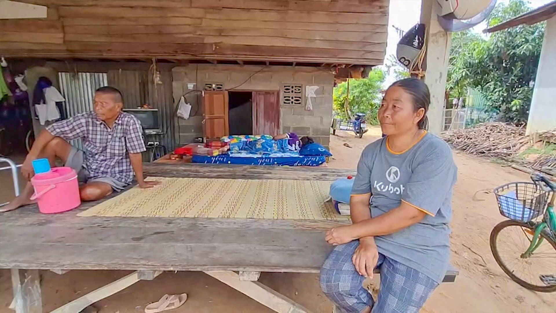 ปัญหาซ้ำซากตากข้าวบนถนน ชาวนาหวังนายกรัฐมนตรีนำไปวิเคราะห์เพื่อหาทางแก้ไข