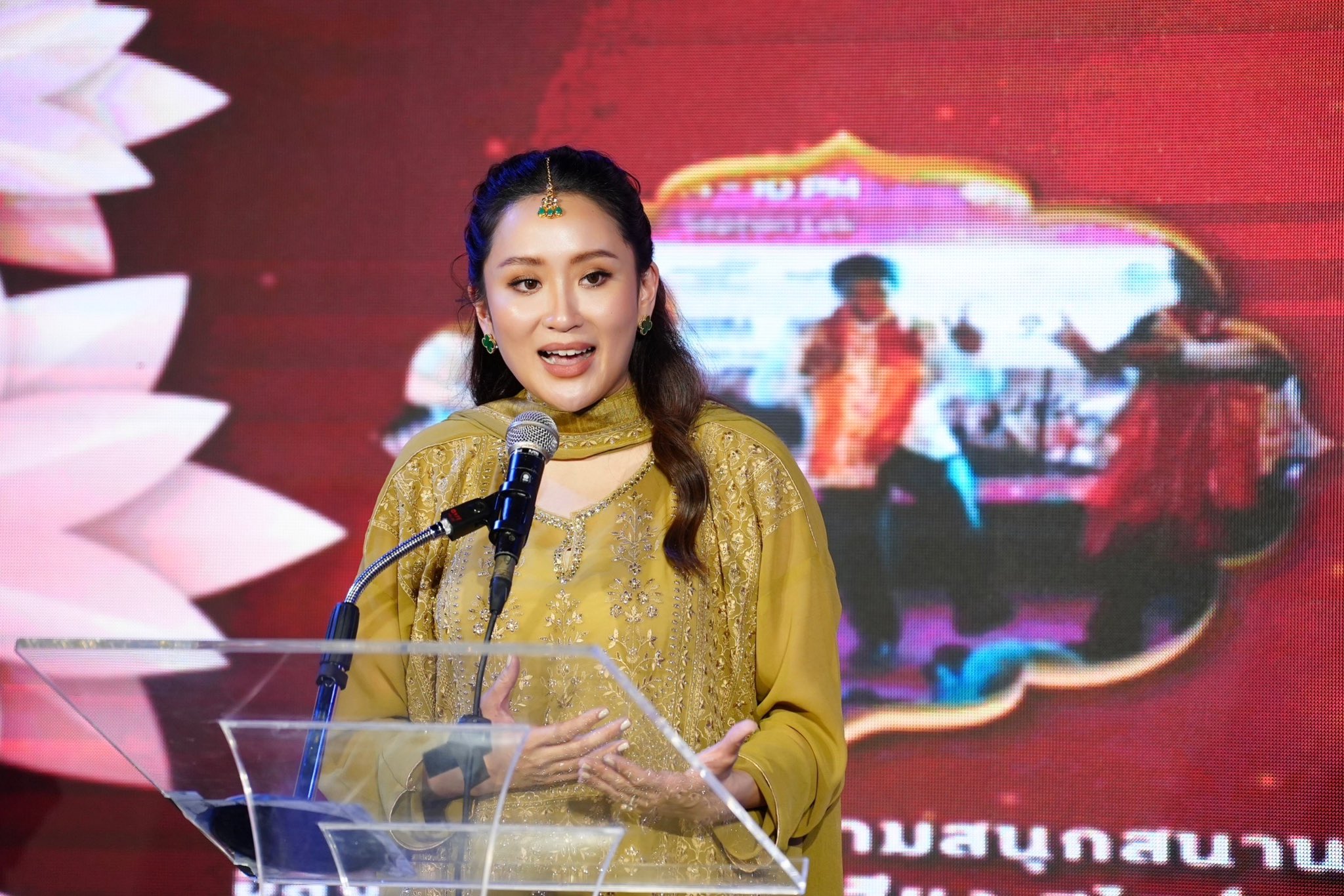 'อุ๊งอิ๊ง' ร่วมพิธีเปิดงาน ‘ดิวาลี 2566’ เทศกาลแห่งแสงสว่าง’ ชี้เป็นซอฟต์พาวเวอร์เชิงวัฒนธรรมที่คนทั่วโลกรู้จัก