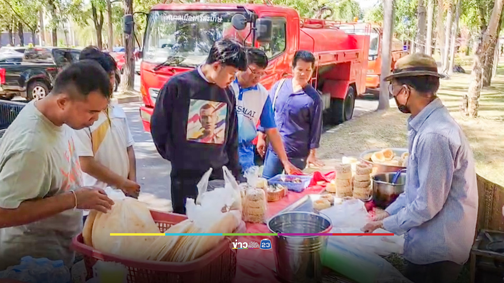 สองตายายขายขนมหูช้างทำเงินเดือนละเป็นแสน เผยอดีตเคยเร่ขายดวงตาหาเงินใช้หนี้