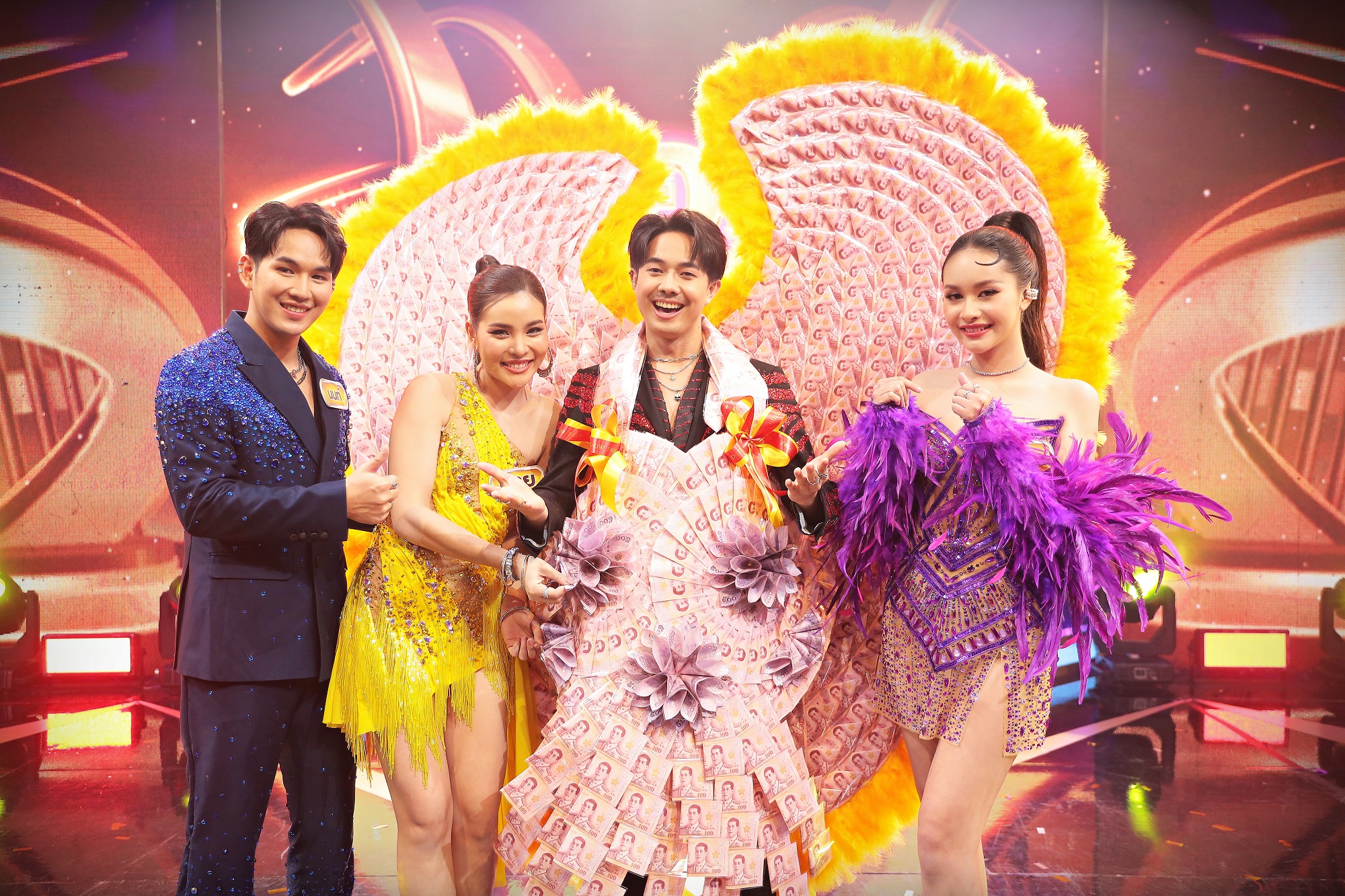 “อ๊อฟ สุรพล” หนุ่มหนองคาย จากทีมสาวน้อยเพชรบ้านแพง คว้า แชมป์ “หมอลำไอดอล” คนแรก