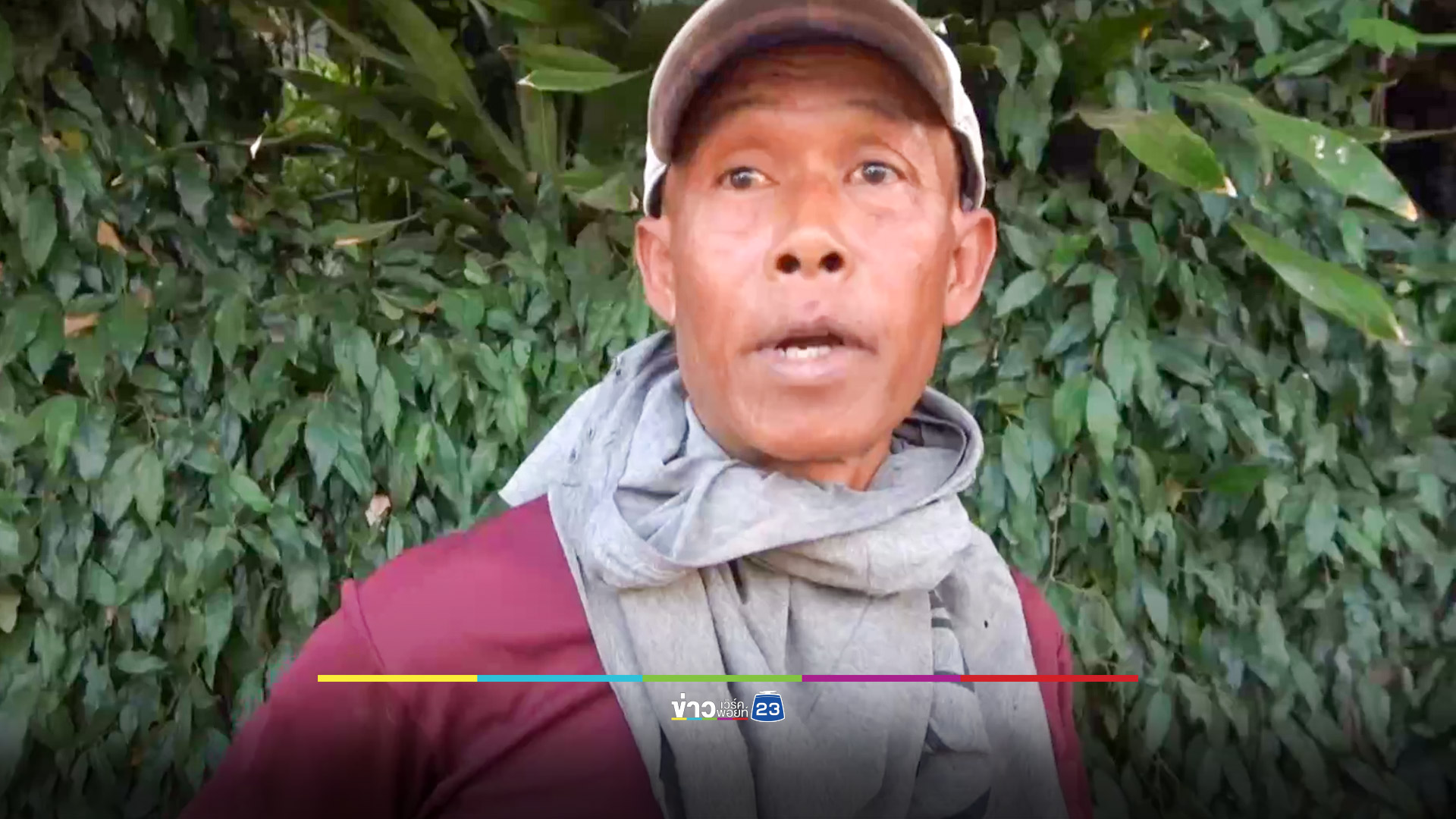 หนุ่มรุ่นพี่ถือเคียวดักฟันรุ่นน้องฉุนโยนบุหรี่ให้ โดนยิงสวนแต่กระสุนด้านเอาด้ามปืนทุบหัวสลบเลือดอาบ
