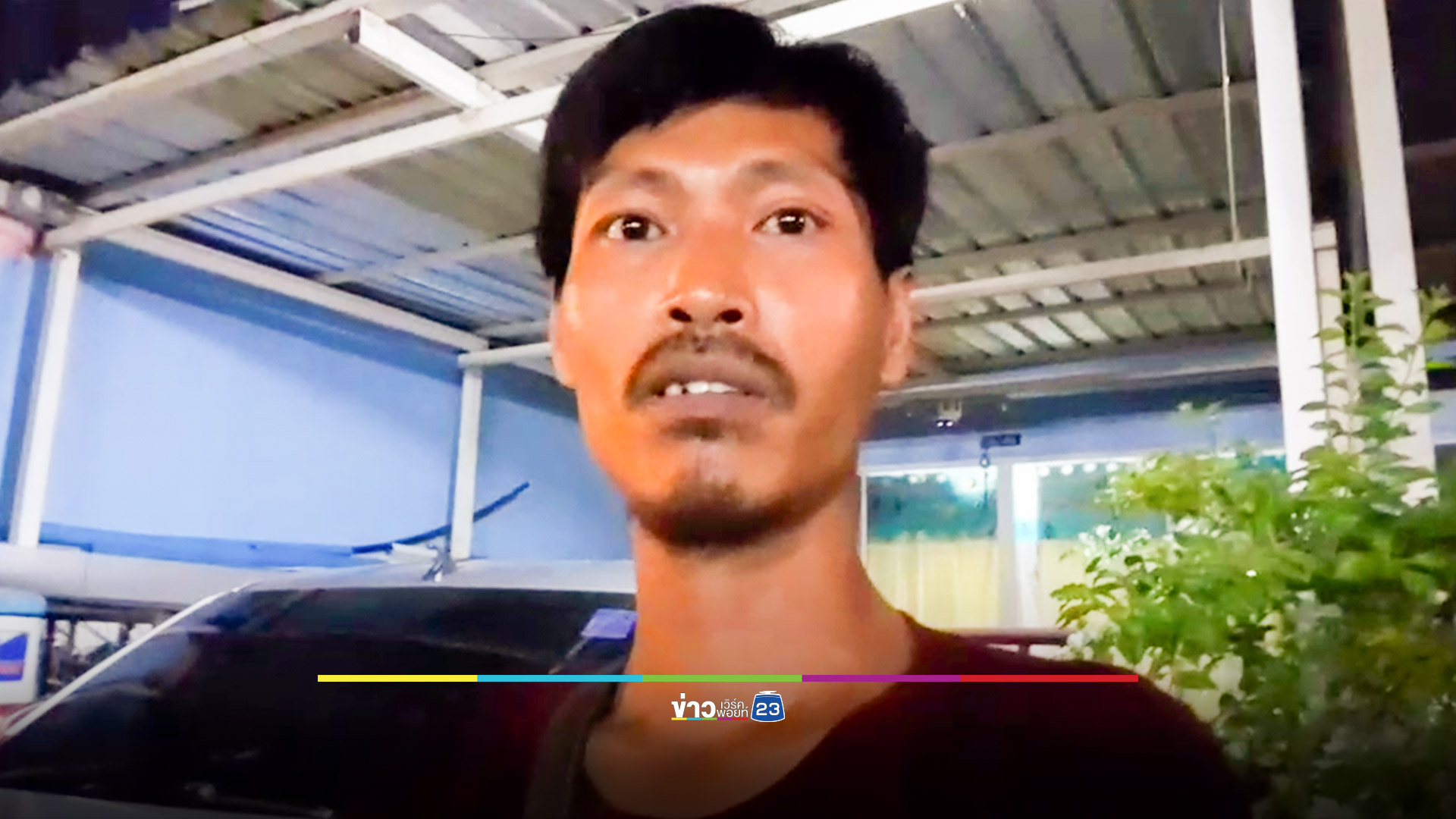 หนุ่มเครียดจัดนั่งดวดเหล้ากรีดหน้าตัวเอง แล้วผูกคอดับ
